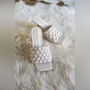 Bamboo Heel Square Toe Mules Sandals Size 7,5 US 38 EU Tan Cream GUC